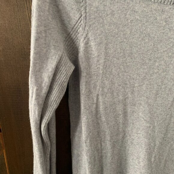 Max Studio 100% Extra Fine Merino Wool Sweater Women's Size M - Picture 2 of 7